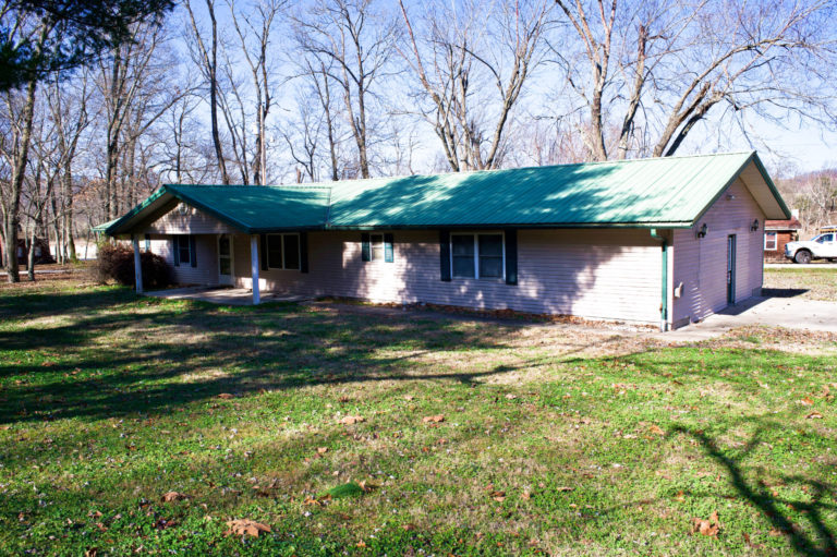 Elk River Cabin Rentals Near Pineville and Noel, MO Lazy Days