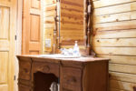 Treehouse Cabin Bathroom