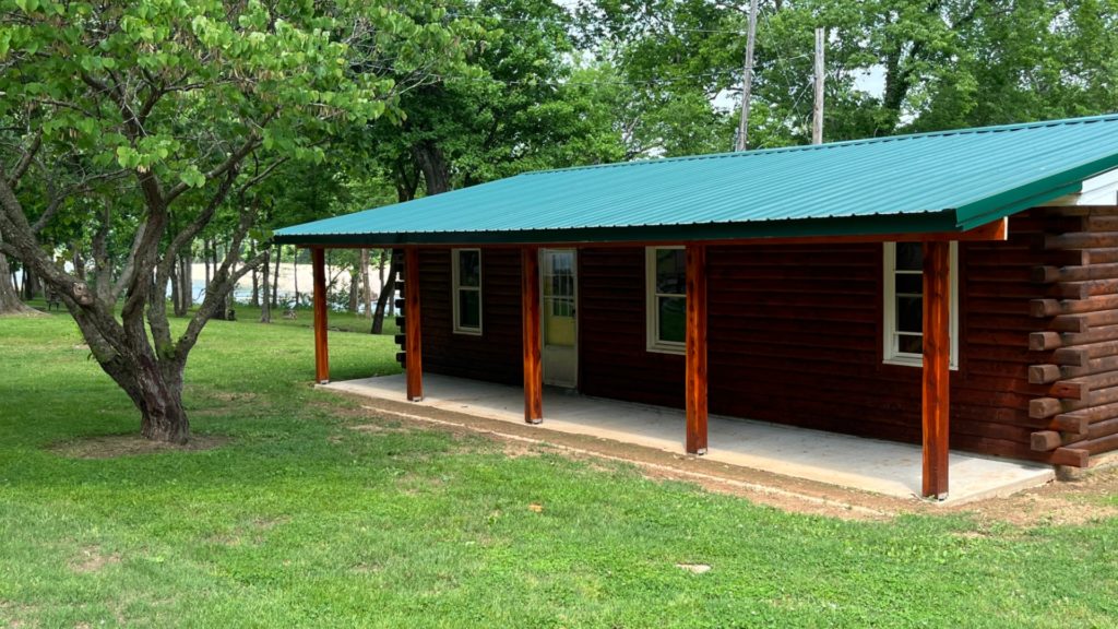 Pineville MO cabin with covered porch